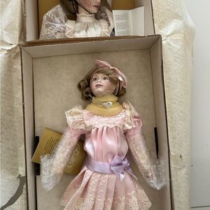 1988 Franklin Heirloom Porcelain "Promenade" Mother & Daughter Dolls . New new